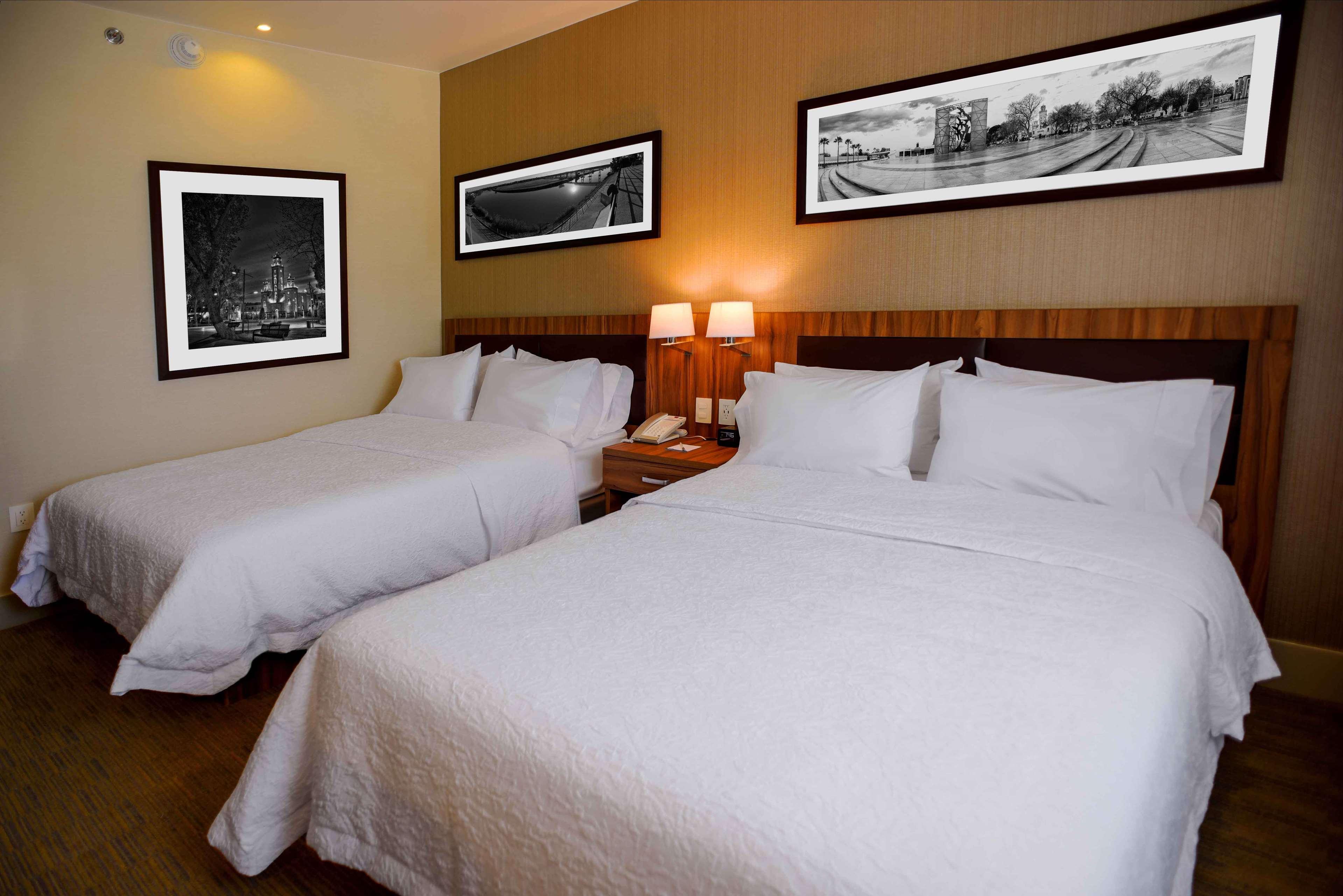 Hampton Inn Piedras Negras Exteriör bild