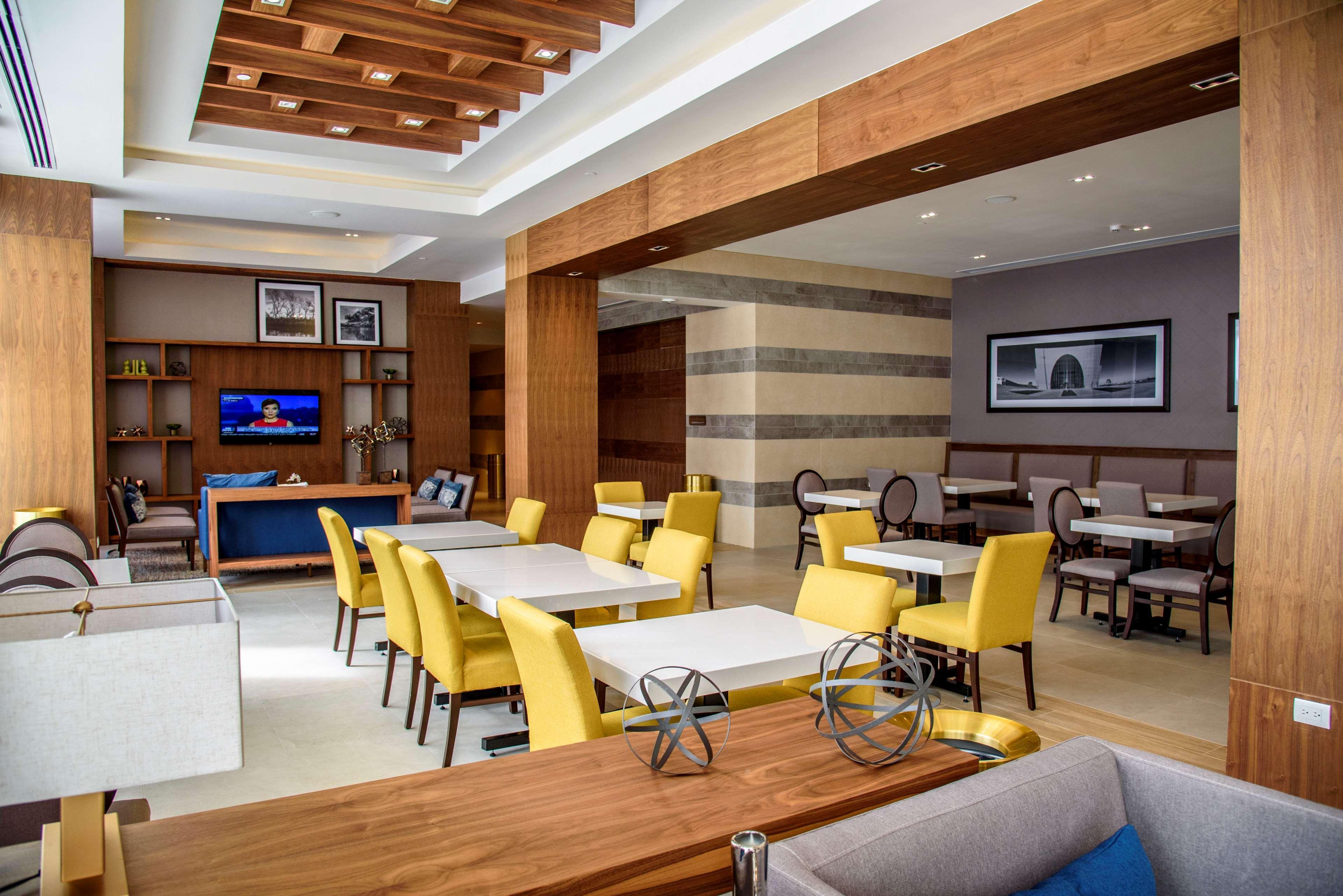 Hampton Inn Piedras Negras Exteriör bild