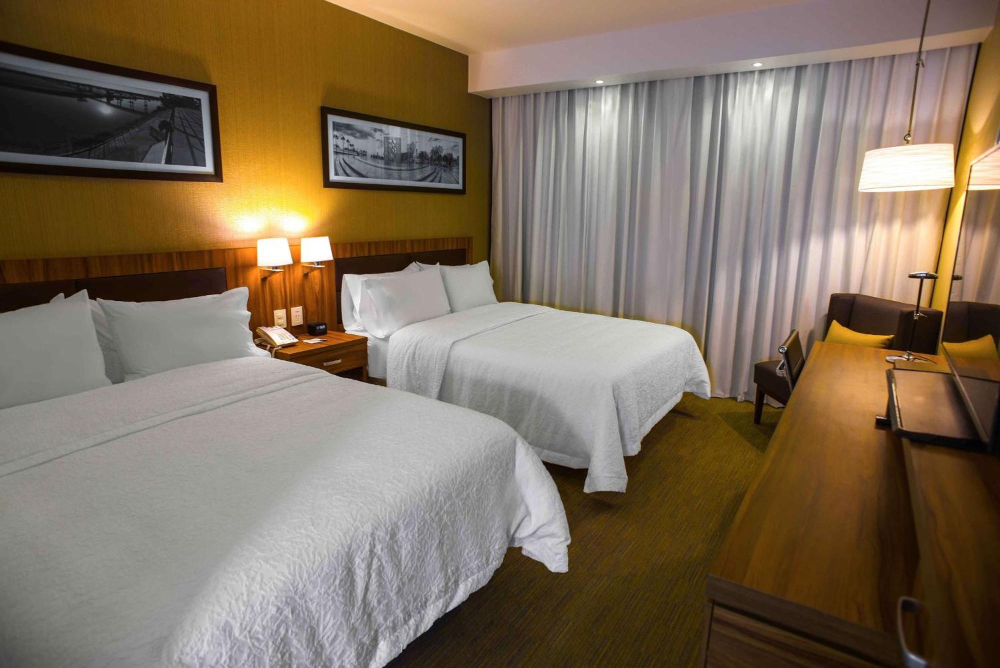 Hampton Inn Piedras Negras Exteriör bild